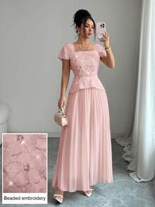Modelyn Gaun Elegan Lengan Pendek Berlipit Pas Badan dengan Kerah Persegi Gaya Prancis, Bordir Manik-Manik Halus, dan Patchwork. - Baby Pink - View 8