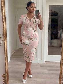SHEIN Lady CURVE Brown Plus Size Short Sleeve Floral Midi Dress For Women Flattering Ruched Design Everyday Work Party Outfit Summer - Multicolor - View 3