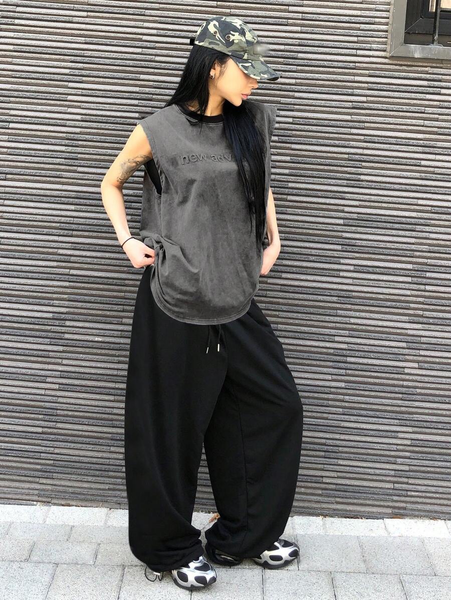 Women's Round Neck Sleeveless T-Shirt With 3D Printed Graphic - Grey - View 1