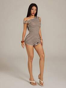 SHEIN PETITE 女士休闲度假条纹性感不对称肩部海星金属装饰修身迷你连体裤，适合海滩、邮轮、城市度假、音乐节等场合，波西米亚风连体裤，条纹沙滩连体裤，海滩邮轮度假条纹连体裤，休闲度假装，棕白条纹沙滩度假连体裤，条纹连体度假连体裤，夏季连体裤 - 棕色 - 查看 5