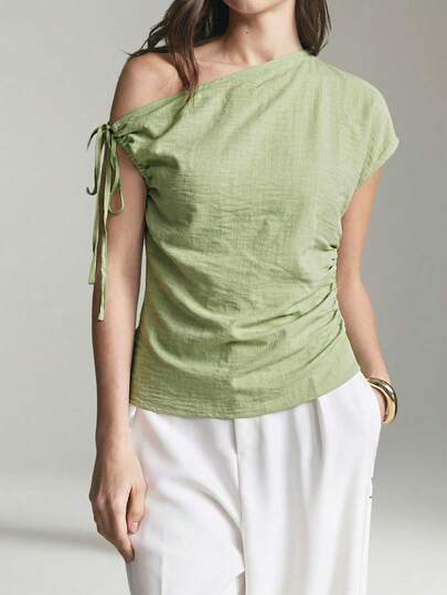 Ontre Áo kiểu nữ màu xanh lá nhạt, chất liệu giả Tencel mềm mại, thoải mái, ôm dáng, cổ áo bất đối xứng, tay áo thắt nơ, thiết kế nhún eo, thanh lịch, sang trọng, phù hợp công sở, đi du lịch biển, dự đám cưới ở Trung Đông, phong cách tối giản cao cấp, đa năng 4 mùa.