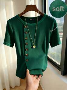 SHEIN Franclia Áo thun nữ dáng ôm, màu mơ nhạt, cổ tròn, cài nút, vạt áo bất đối xứng, tay ngắn, chất liệu dệt kim gân, phù hợp mặc hàng ngày, mùa hè, đa năng. - Màu xanh lá cây đậm - Xem 1