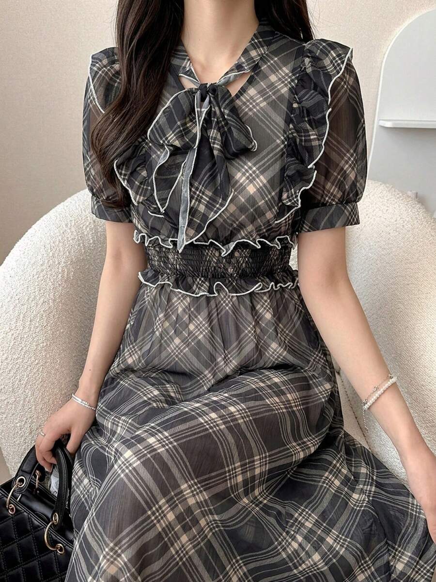 FRIFUL 女款春夏格紋收腰抓皺荷葉邊飾喇叭長版休閒洋裝太陽裙 - 彩色 - 查看 1