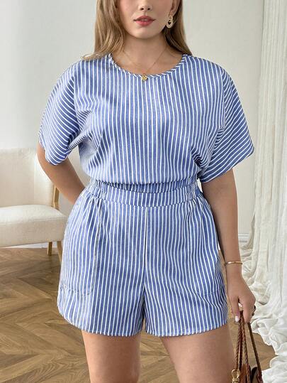 SHEIN LUNE Bộ đồ nữ cỡ lớn 2 món thoải mái, năng động, thích hợp đi nghỉ mát, đi làm, họa tiết hình học trừu tượng, áo crop top và quần short, bộ đồ hai mảnh mùa xuân/hè tay ngắn cho nữ, bộ đồ hai mảnh kẻ sọc.