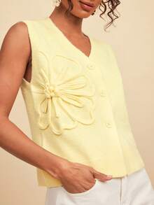 SHEIN TRVLCHIC Chaleco de punto con botones bordados en 3D para mujer - Amarillo - Ver 3