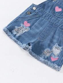 SHEIN 女婴牛仔背带短裤，夏季新品，休闲可爱，中蓝色牛仔布，夏季度假必备，粉色爱心刺绣，做旧毛边设计，可调节围兜，宽松围兜款式，柔软棉质牛仔面料，百搭T恤，适合夏季度假、日常出行、聚会等各种场合。 - 中等水洗藍 - 查看 7