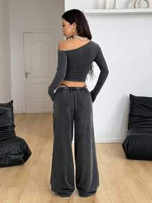 SHEIN PETITE CURVE Bộ đồ 2 món cỡ lớn, kiểu dáng thường ngày, cổ bẻ bất đối xứng, gồm áo croptop và quần dài. - Màu xám đen - Xem 2