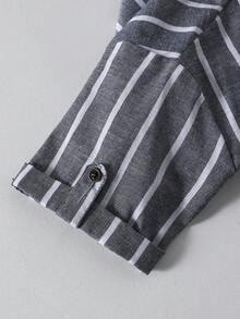 SHEIN Vacaura 1件青少年男童立领休闲条纹短袖衬衫，面料柔软舒适，适合春夏穿着，户外、上学、拍照等场合，百搭实用，畅销青少年男童蓝白条纹休闲衬衫 - 灰色 - 查看 5