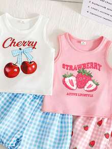 SHEIN Genkimix Kids Bộ 4 món cho bé gái gồm áo hai dây in hình quả anh đào và dâu tây ngọt ngào cùng quần short họa tiết hoa và dâu tây, phong cách mùa hè tươi mát, thích hợp cho bãi biển, du lịch và các dịp hè khác. - Nhiều màu - Xem 4