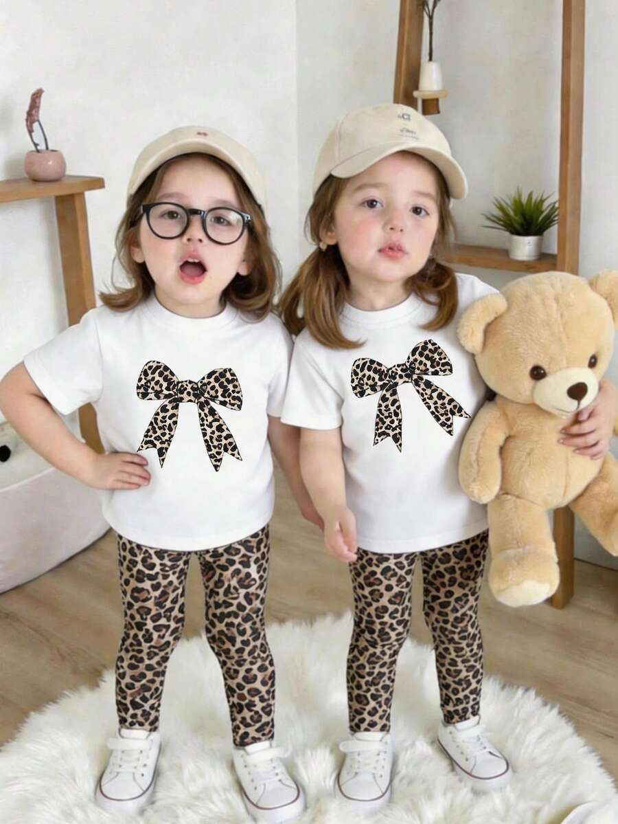 SHEIN Playful Pals 女婴可爱蝴蝶结印花白色圆领短袖上衣搭配舒适豹纹休闲裤，T恤套装，春夏款