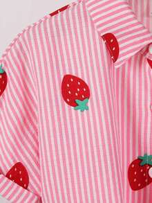 SHEIN Genkimix Kids 1件装少女度假休闲百搭粉色条纹草莓印花翻领短袖衬衫，下摆打结设计，超级可爱，适合外出、野餐、聚会、日常穿着、返校、春夏穿着。 - 粉色 - 查看 7
