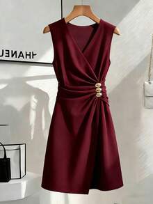SHEIN LUNE 女士优雅休闲V领无袖金属扣装饰纯黑色中长连衣裙 - 酒紅色 - 查看 6