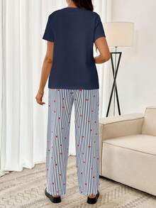 Slowluna Conjunto casual de duas peças para gestantes, composto por camiseta de manga curta com bordado de coração e calça listrada com cintura ajustável. - Azul - Ver 2