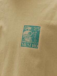 Musero 短袖宽松印花T恤 - “邮票” - 芥末黃 - 查看 6