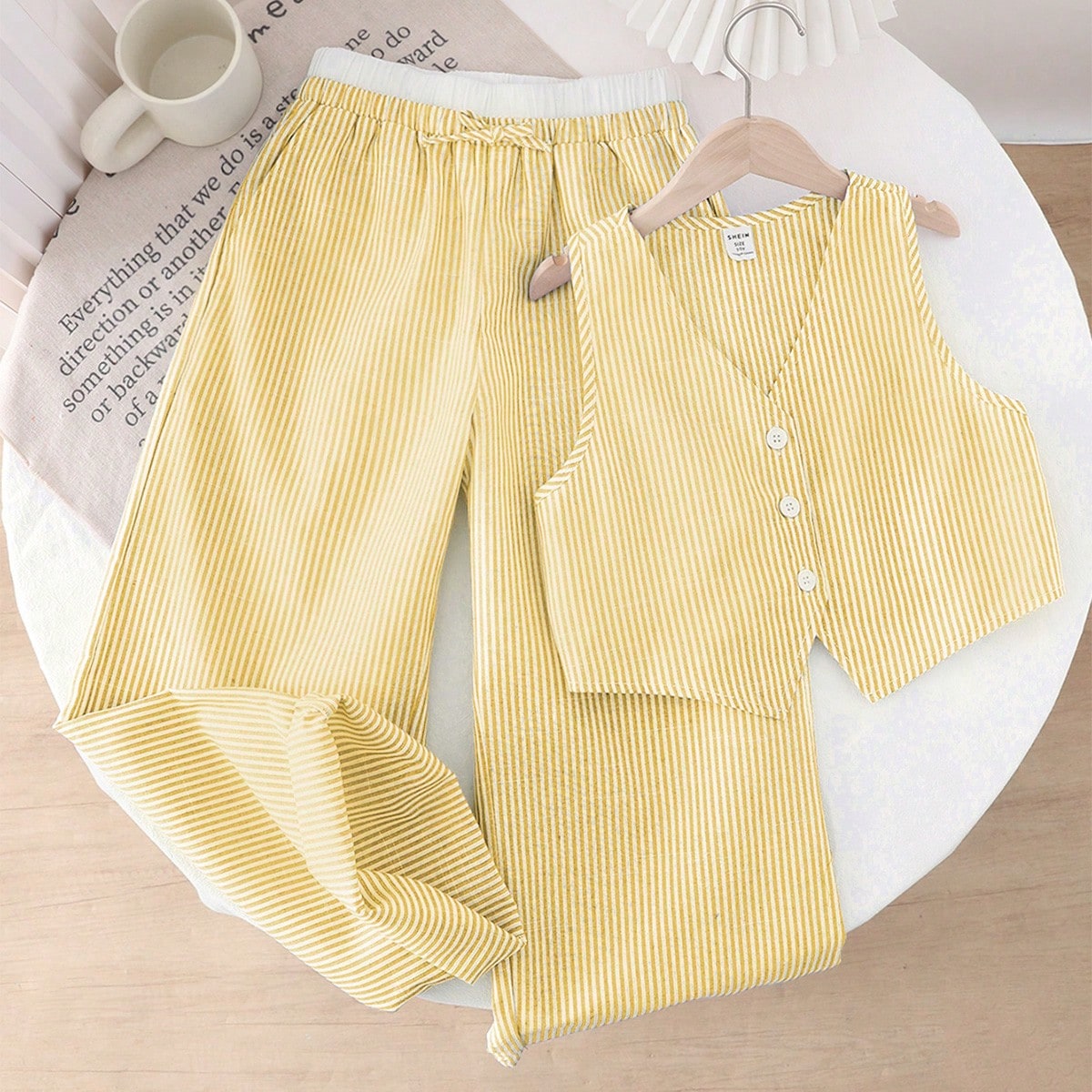 Conjunto sin mangas elegante y de moda con bloques de color y rayas para niña preadolescente