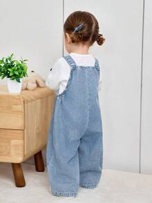 SHEIN Jumpsuit Denim Biru Longgar dengan Aksen Pita 3D untuk Bayi Perempuan - Light Wash - View 3