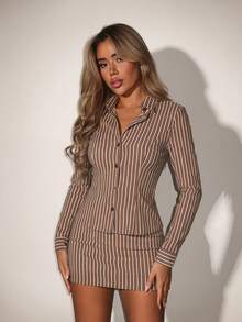 SHEIN ICON Conjunto de 2 piezas de camisa a rayas y minifalda ajustado - Marrón - Ver 1