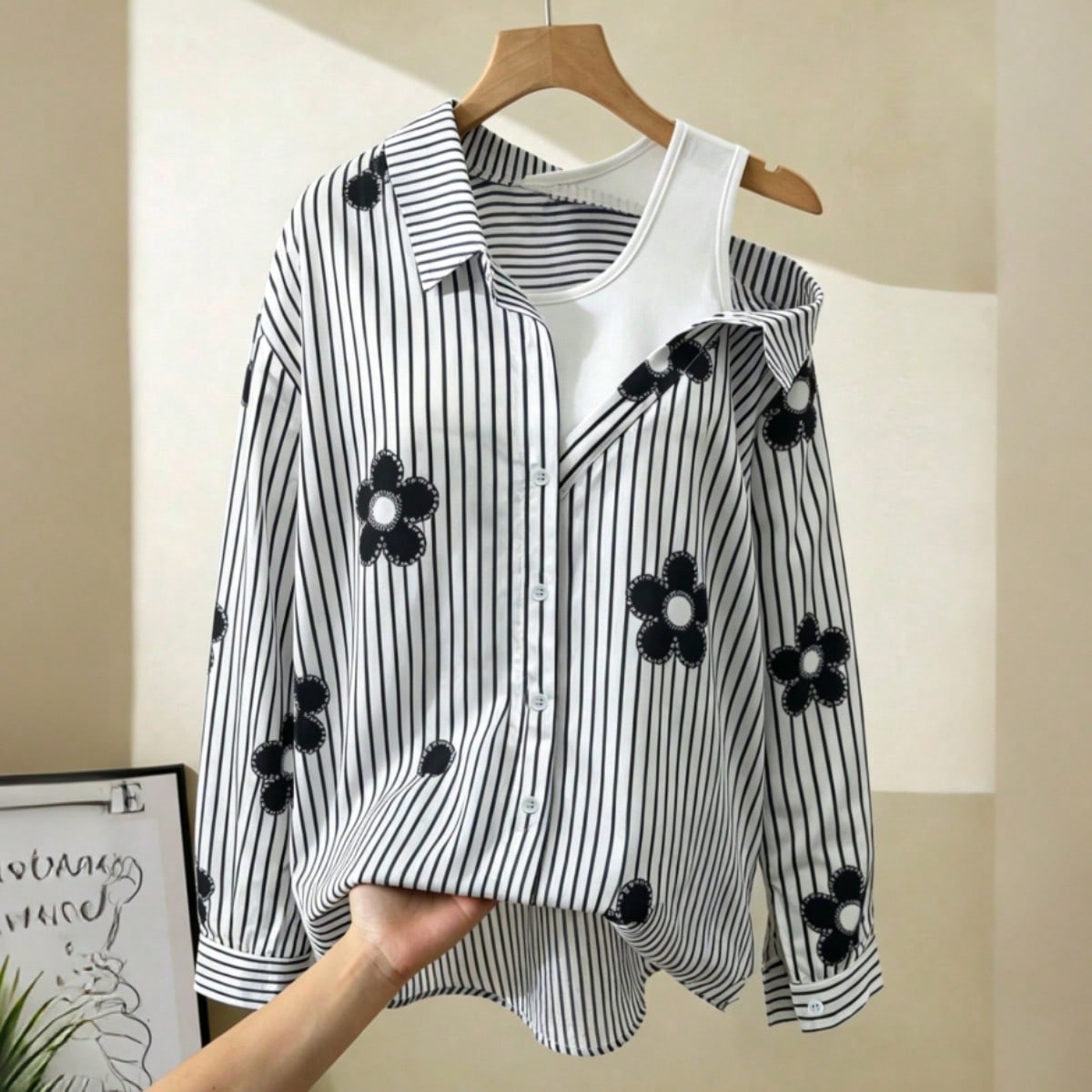 Pieza Camisa de manga larga a rayas verticales 2 en 1 con hombros oblicuos y cuello para adolescentes, adecuada para uso casual y laboral, primavera/v