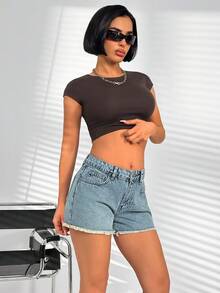 SHEIN Damen Lässige Denim Shorts mit ausgefranstem Saum und Taschen - Mittele Waschung - Übersicht 4