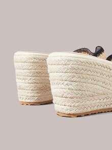 Styleloop Sepatu Wanita dengan Motif Anyaman Tali Rami yang Senada, Sandal Platform Hak Wedges, Menambah Gaya Bohemian untuk Liburan, Suasana Liburan, Pakaian Musim Panas, Wajib Dibawa Saat Bepergian - Aprikot - View 4