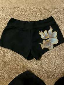 IslaSuriya 新款重工刺繡拼接夏季居家休閒性感短褲，百搭街頭運動風女款短褲 - 黑色 - 查看 4