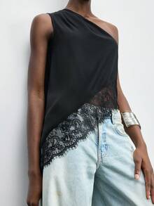 SHEIN PETITE CURVE Áo kiểu nữ cỡ lớn mùa Xuân/Hè & Đầu Thu 2026, thích hợp cho Ngày Độc lập tháng 7 và Mùa tốt nghiệp. Áo không tay xếp ly màu đen trơn, kiểu dáng bất đối xứng, phong cách thành thị, thích hợp cho mùa hè, phối ren, thích hợp cho Ngày Thánh Patrick và Lễ Phục sinh. - màu đen - Xem 5