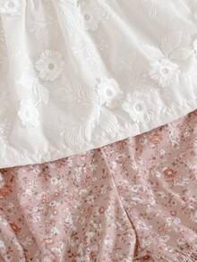 SHEIN Playful Pals 2件組幼兒女嬰波西米亞風可愛白色夏季雞尾酒風復古碎花蕾絲刺繡荷葉袖上衣與短褲套裝 - 白色 - 查看 6