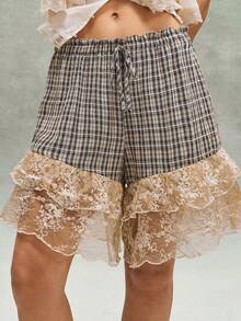 Bohemela Quần short nữ dáng rộng, chất liệu vải dệt kẻ caro, phối ren tương phản, có hai lớp bèo nhún ở gấu quần. - Nhiều màu - Xem 3