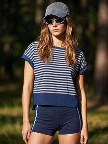 WanderVale T-shirt court ample à épaules dénudées rayé, design d'ourlet asymétrique, tissu agréable à la peau, style décontracté, sportif et d'intérieur - Bleu marine - Voir 1