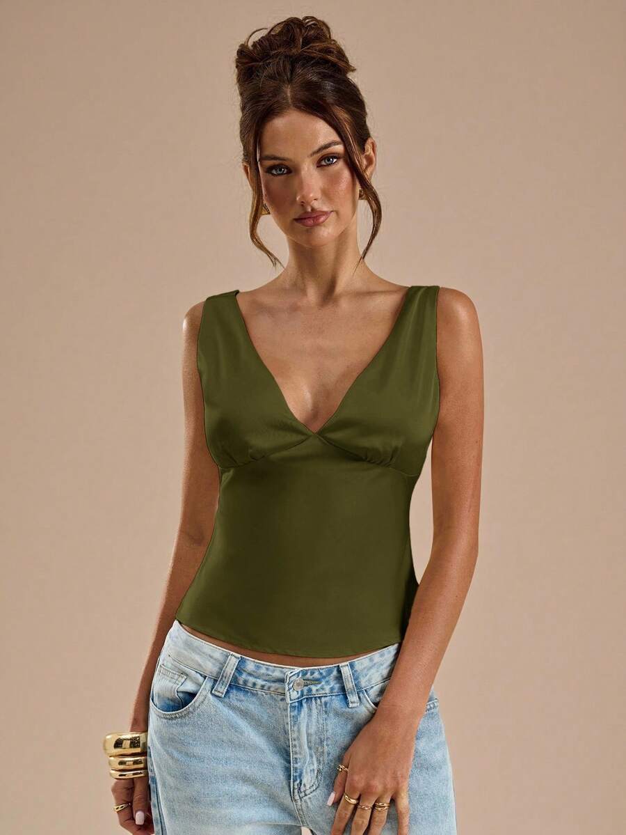 SHEIN BAE 純色緞面V領收腰背心上衣，適合度假、海灘音樂節、早午餐、婚禮賓客伴娘，夏季上衣 - 軍綠色 - 查看 1