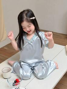 Bộ áo và quần cổ chữ V dáng rộng, đồ mặc nhà cho bé gái (size nhỏ) - Màu xanh nhạt - Xem 3