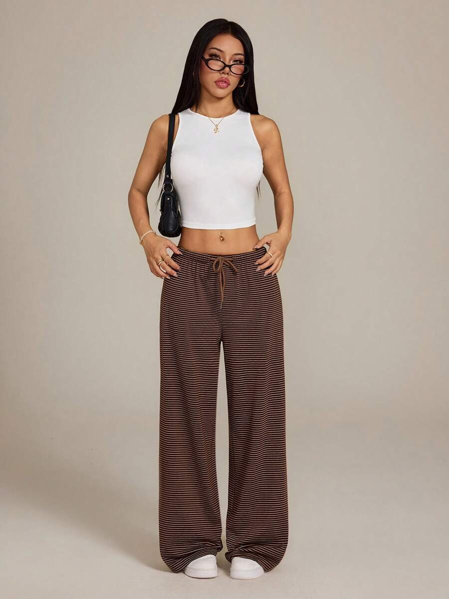 SHEIN PETITE 棕白条纹休闲抽绳裤，秋冬季、圣诞节、新年、感恩节、派对、婚礼、海滩、毕业典礼、时尚、优雅、休闲、外出、约会、预约、通勤条纹睡裤抽绳睡裤女士睡裤 - 棕色 - 查看 1