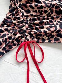 SHEIN PETITE CURVE 大码女式夏季度假豹纹撞色红色艺术涂鸦佩斯利印花针织无袖迷你连衣裙，带抽绳下摆，适合音乐节、复活节、狂欢节、海滩、邮轮、下午茶、夏季穿着。 - 彩色 - 查看 4