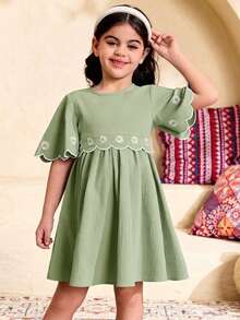 SHEIN Young Girl Casual Vacation Floral Pattern Daisy Embroidered Petal Trim Bell Sleeve Ruched Swing Woven Solid Color Dress,Kids - Lime Green - View 5