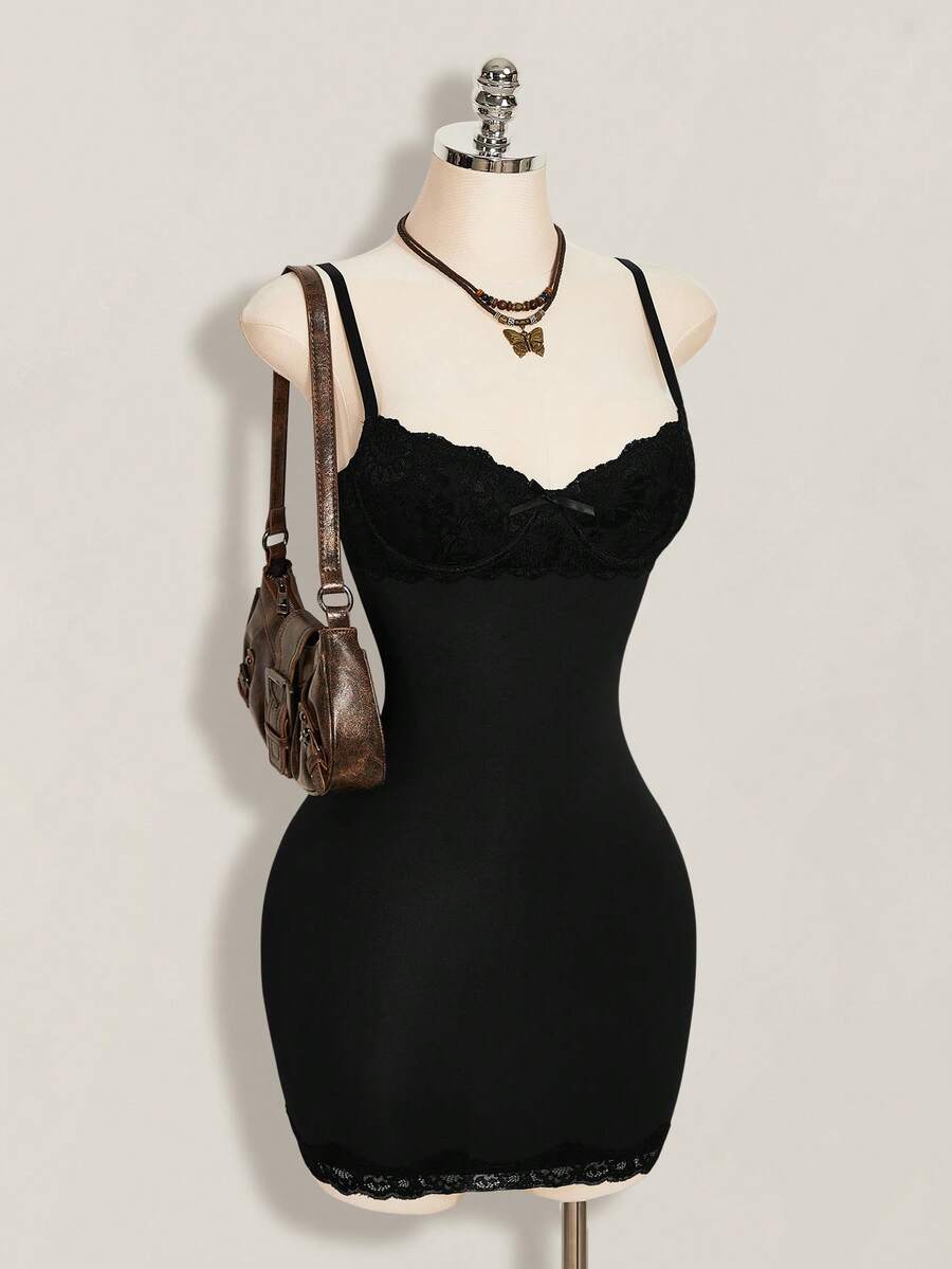 SHEIN ICON Y2K 夏季女士外出黑色性感夜店派对沙滩毕业典礼纯色蕾丝拼接修身吊带迷你连衣裙 - 黑色 - 查看 1