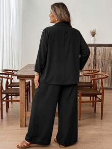 SHEIN CURVE+ Bộ đồ nữ thường ngày 2 mảnh, áo sơ mi cổ bẻ một hàng cúc màu trơn kiểu dáng công sở và quần ống rộng cạp cao. - màu đen - Xem 2