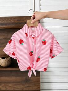 SHEIN Genkimix Kids 1件装少女度假休闲百搭粉色条纹草莓印花翻领短袖衬衫，下摆打结设计，超级可爱，适合外出、野餐、聚会、日常穿着、返校、春夏穿着。 - 粉色 - 查看 3