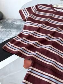 SHEIN Bộ đồ thể thao nữ tuổi teen gồm áo thun cổ tròn tay ngắn kẻ sọc ôm sát và quần ống ôm cùng màu, phong cách thường ngày và đa năng. - Nhiều màu - Xem 5