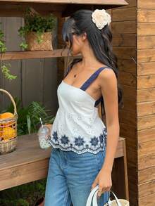 Serisse 女款鏤空刺繡蝴蝶結背部細肩帶背心上衣－對比肩帶無袖夏季襯衫女款度假休閒優雅鏤空刺繡繫帶露背背心，夏季、節日、母親節、派對早午餐、海灘、婚禮、畢業、舞會、優雅、休閒、度假、奢華、正式、鄉村、商務、時尚、夏季上衣白色與藍色花卉 - 彩色 - 查看 4