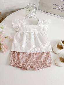 SHEIN Playful Pals 2件組幼兒女嬰波西米亞風可愛白色夏季雞尾酒風復古碎花蕾絲刺繡荷葉袖上衣與短褲套裝 - 白色 - 查看 8