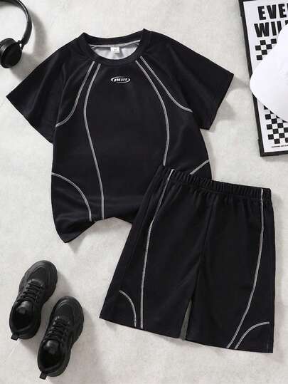 Bộ đồ thể thao 2 món cho bé trai, áo thun tay raglan và quần short in chữ và kẻ sọc, dáng rộng thoải mái, phù hợp cho các hoạt động hàng ngày, thể thao & tập thể dục, hoạt động học đường, vui chơi ngoài trời, chụp ảnh, mùa hè.