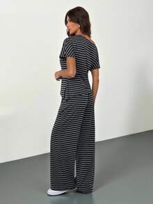 SHEIN Tall 女士时尚宽松条纹印花不对称领短袖上衣和斜插口袋长裤休闲套装 - 深灰色 - 查看 3