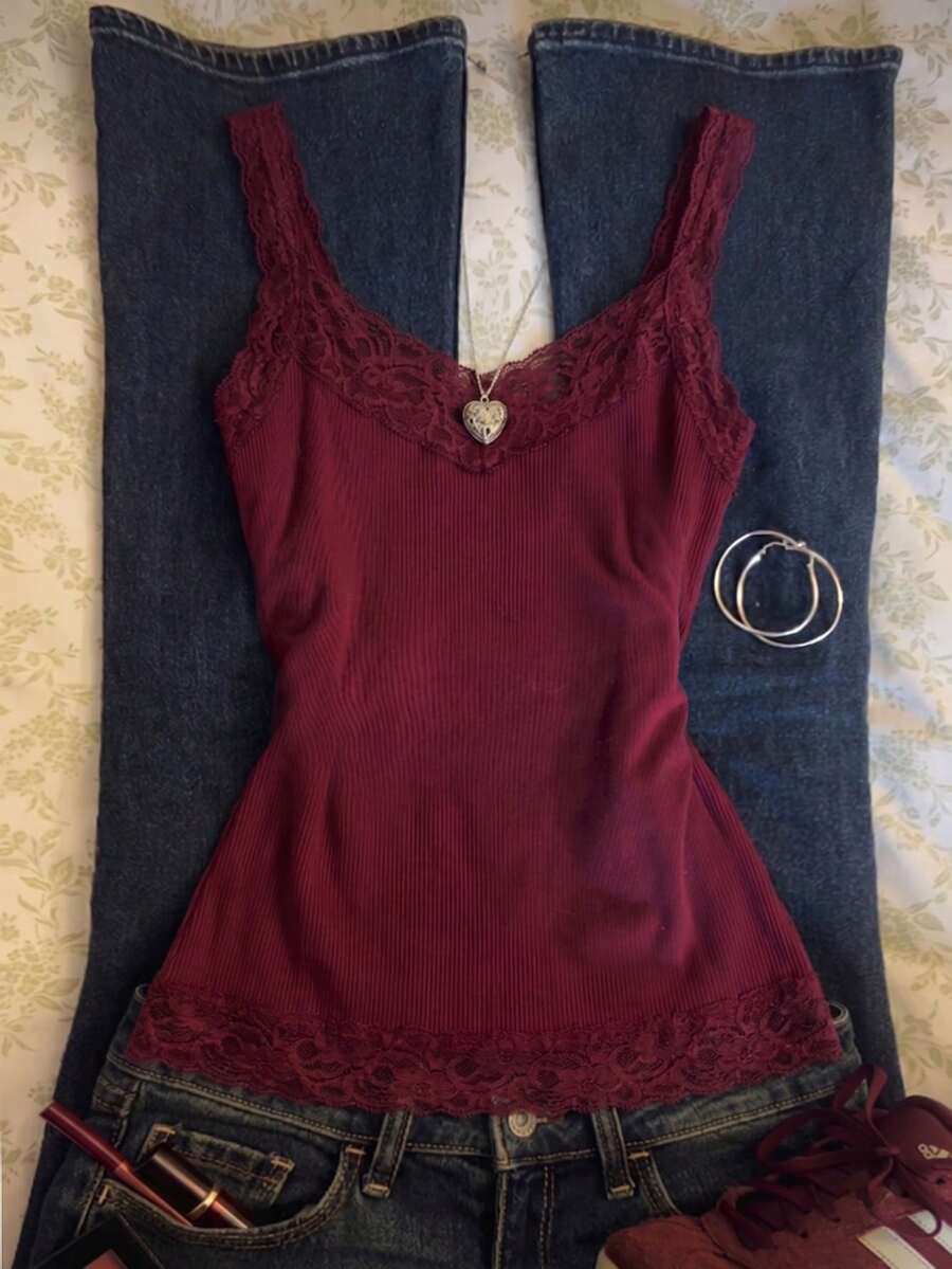 IslaSuriya Atasan Camisole Wanita Warna Polos dengan Kontras Renda - Burgundy - View 1