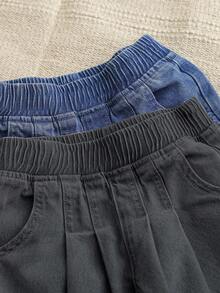 SHEIN 2件套女童百搭休闲直筒宽松牛仔裤，舒适柔软的牛仔面料，适合度假、外出、上学、通勤、聚会、居家穿着，轻盈时尚的浅蓝色牛仔布 - 彩色 - 查看 4