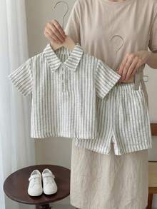 Souflis Souflis 2件/套 嬰兒男童條紋短袖套裝 淺灰色與白色 Polo 衫與短褲套裝 柔軟棉質休閒夏季度假服裝 清新風格 - 綠色 - 查看 3
