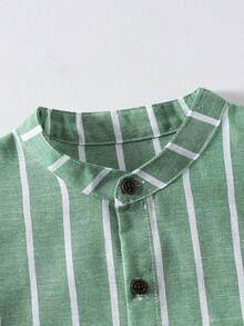 SHEIN Vacaura 1件男童立领休闲蓝白条纹纯色短袖衬衫，面料柔软舒适，适合春夏、户外活动、上学、拍照等场合，百搭休闲时尚畅销蓝白条纹衬衫 - 薄荷綠 - 查看 6