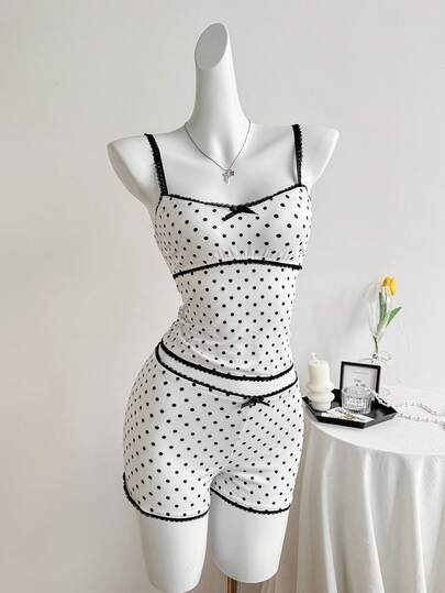 SHEIN PETITE Bộ đồ 2 món dành cho nữ mùa xuân/hè: áo hai dây ren chấm bi trắng lãng mạn và quần short ren mềm mại thoải mái.