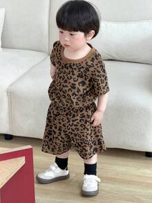 DAZY Conjunto de T-shirt de manga curta com gola redonda e calções casuais com estampado leopardo para bebé rapaz, verão, criança pequena - Multicolorido - Ver 4
