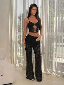 SHEIN ICON Bộ đồ nữ gợi cảm gồm áo hai dây ngắn khoét eo và quần ống loe, phong cách nghỉ mát biển. - màu đen - Xem 4