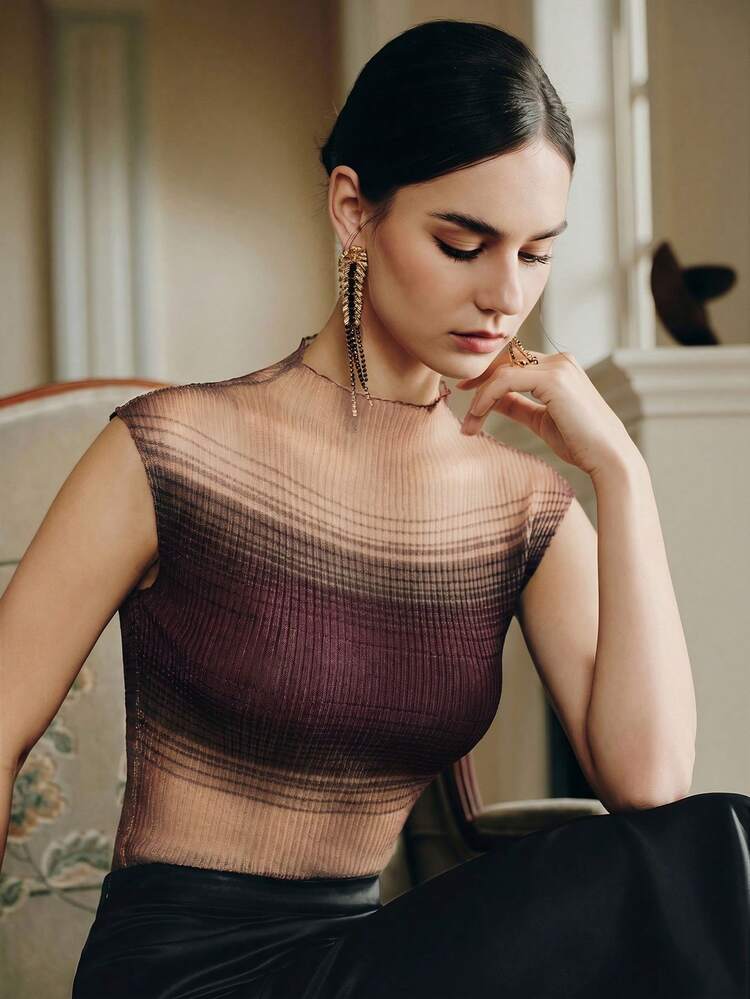 Ombre Semi-Sheer Elastic Fitted Short Sleeve T-Shirt